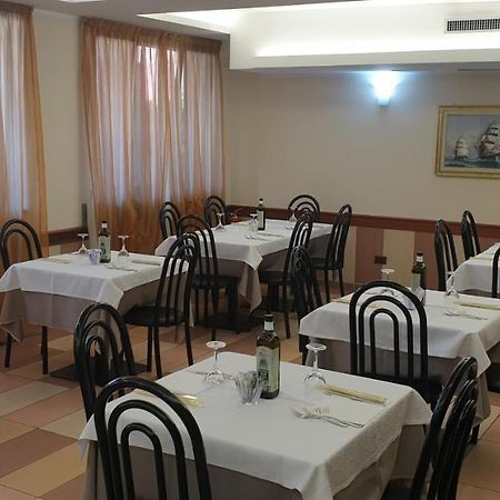 Albergo Ristorante Il Delfino Novara Dış mekan fotoğraf