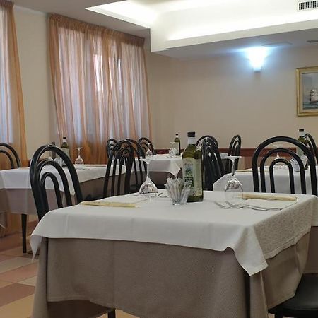 Albergo Ristorante Il Delfino Novara Dış mekan fotoğraf