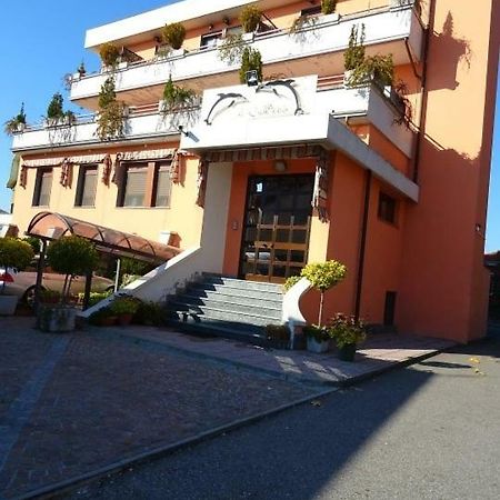 Albergo Ristorante Il Delfino Novara Dış mekan fotoğraf