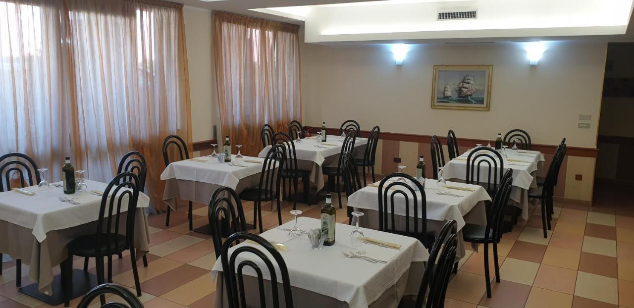 Albergo Ristorante Il Delfino Novara Dış mekan fotoğraf