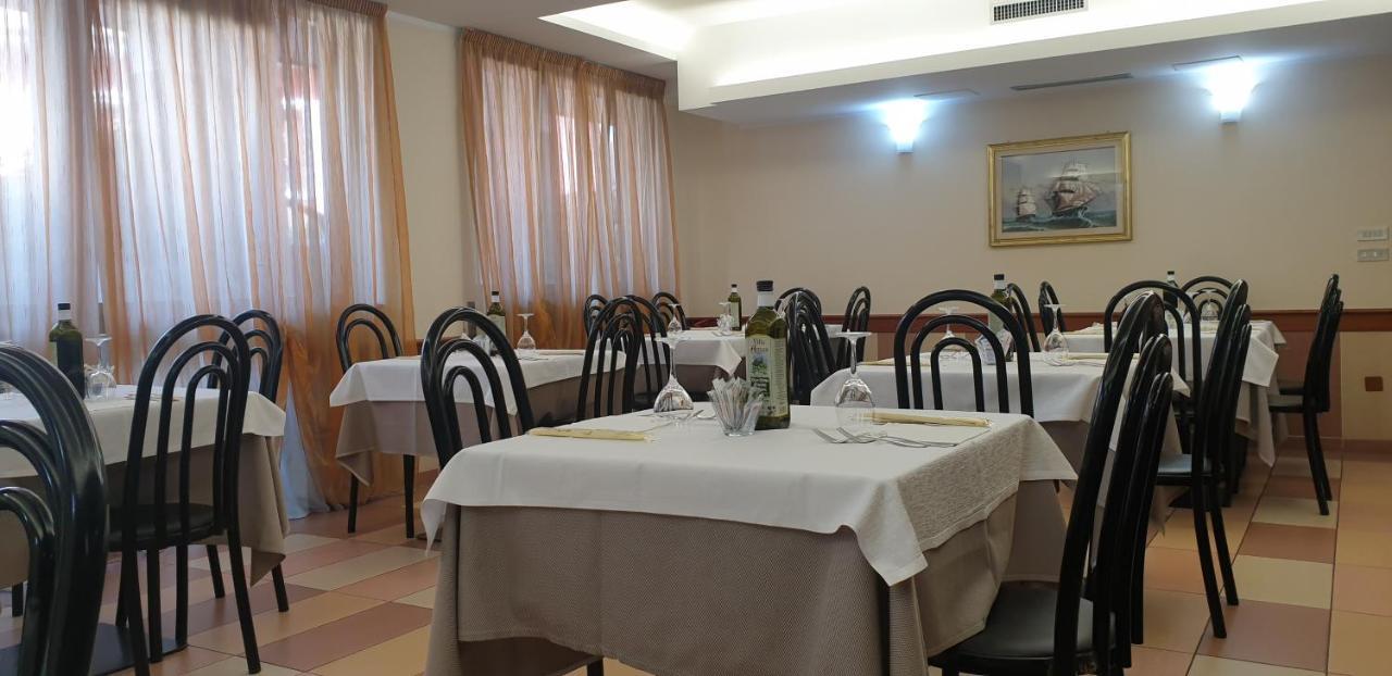 Albergo Ristorante Il Delfino Novara Dış mekan fotoğraf