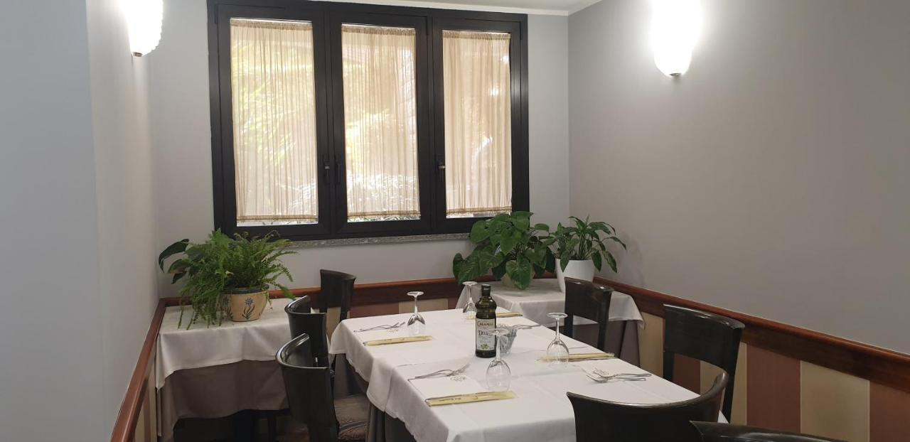 Albergo Ristorante Il Delfino Novara Dış mekan fotoğraf