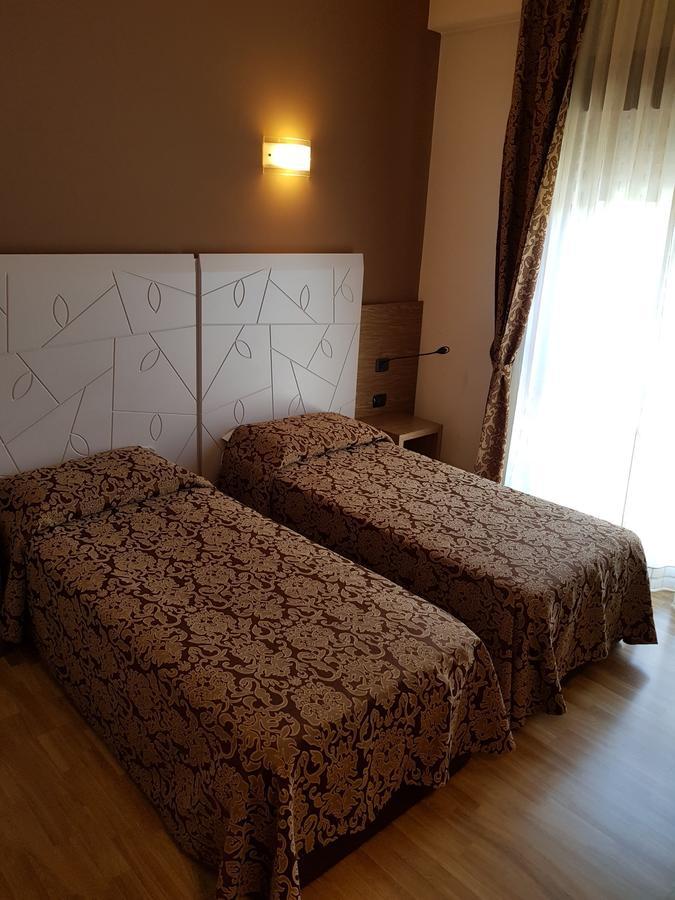 Albergo Ristorante Il Delfino Novara Dış mekan fotoğraf