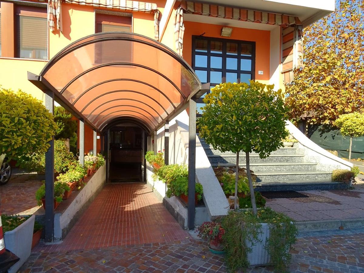 Albergo Ristorante Il Delfino Novara Dış mekan fotoğraf