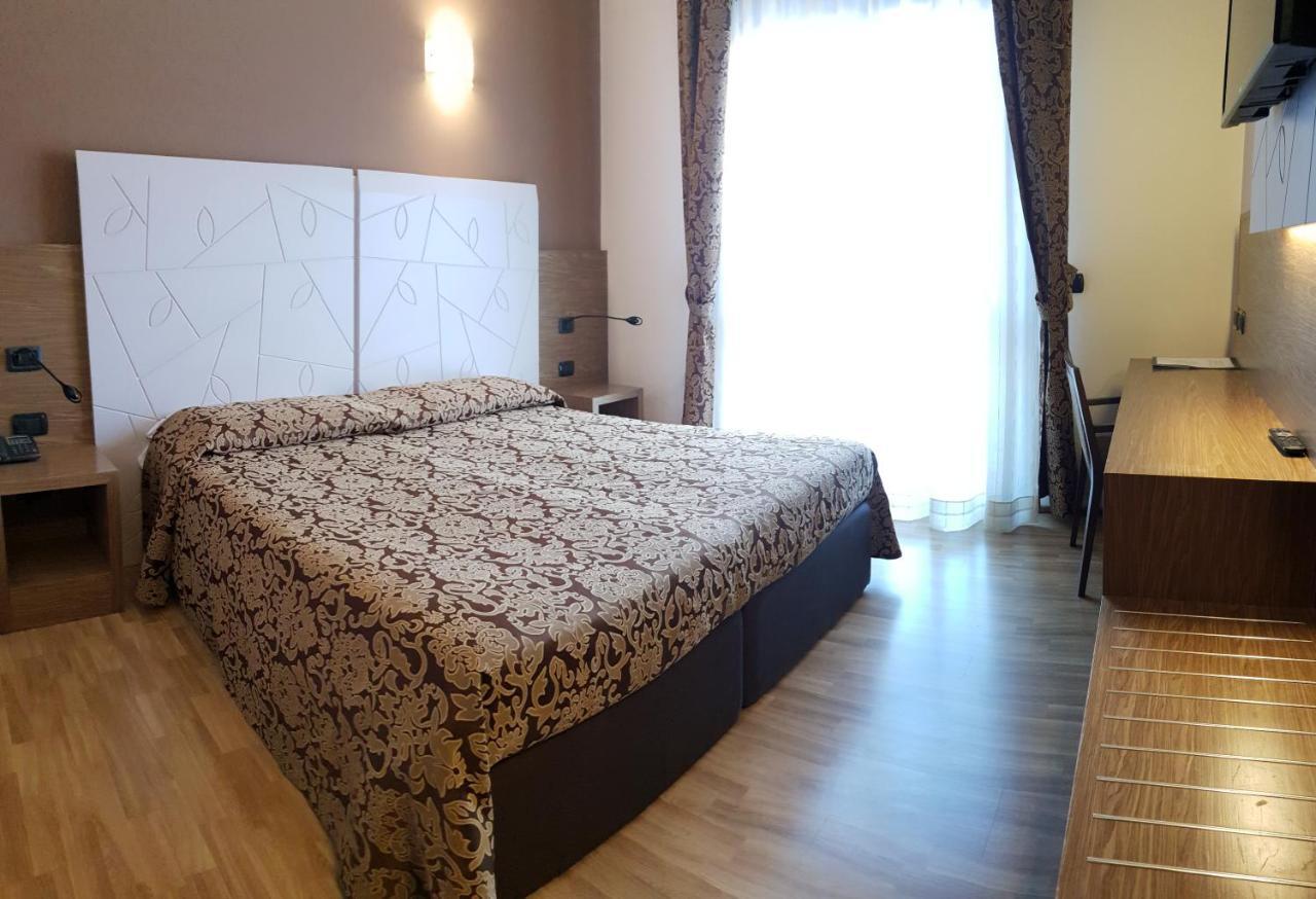 Albergo Ristorante Il Delfino Novara Dış mekan fotoğraf