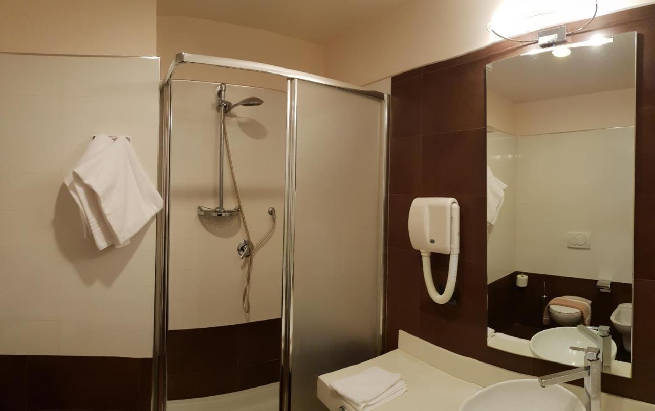 Albergo Ristorante Il Delfino Novara Dış mekan fotoğraf