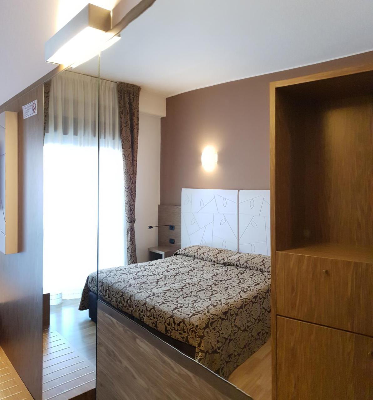 Albergo Ristorante Il Delfino Novara Dış mekan fotoğraf