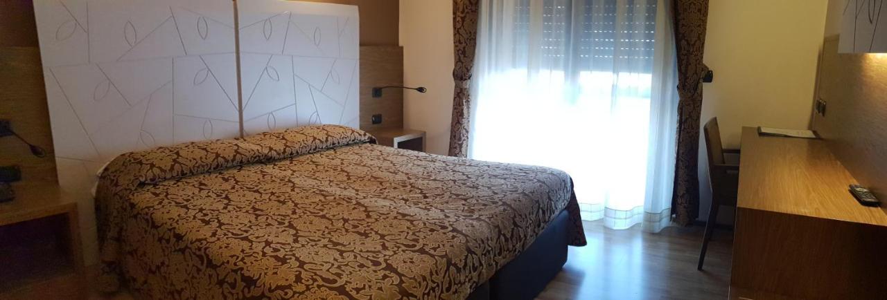 Albergo Ristorante Il Delfino Novara Dış mekan fotoğraf