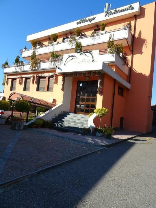 Albergo Ristorante Il Delfino Novara Dış mekan fotoğraf